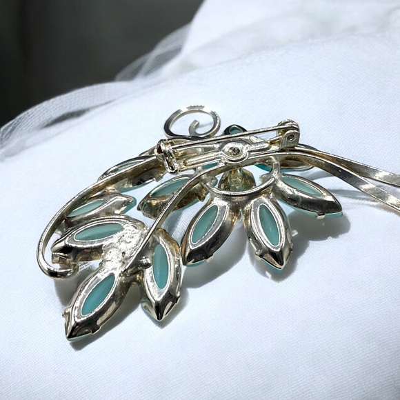 🌺Elegant Silver and Blue Floral Brooch - Picture 4 of 8